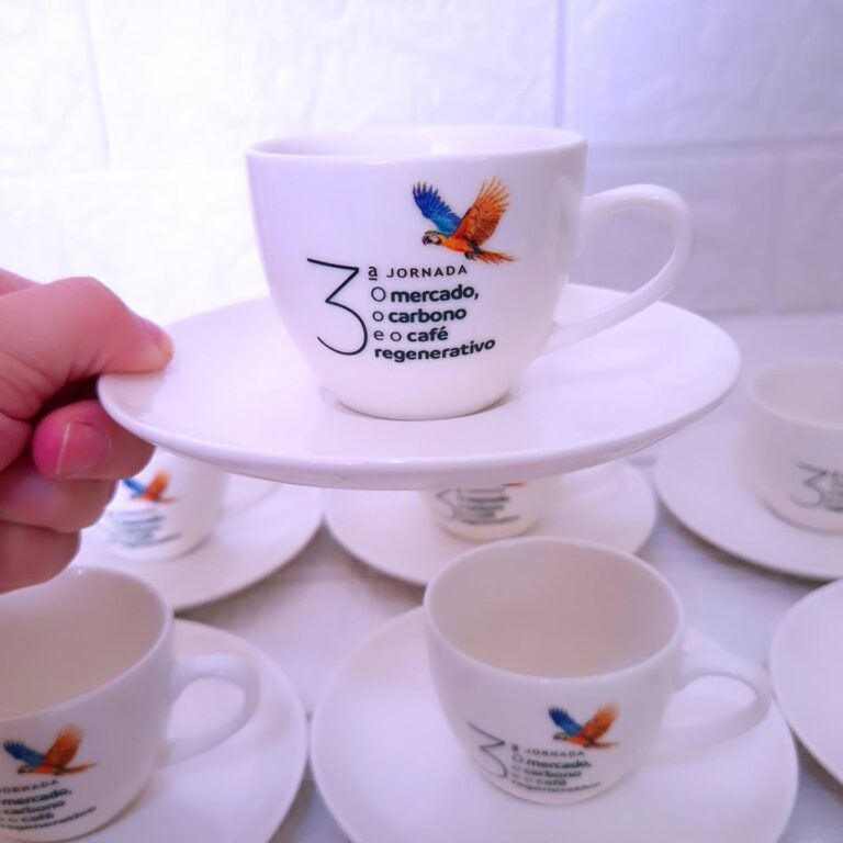 Xícaras de porcelana personalizadas para evento