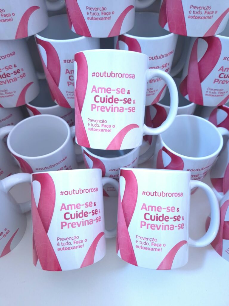 Canecas de porcelana da campanha Outubro Rosa